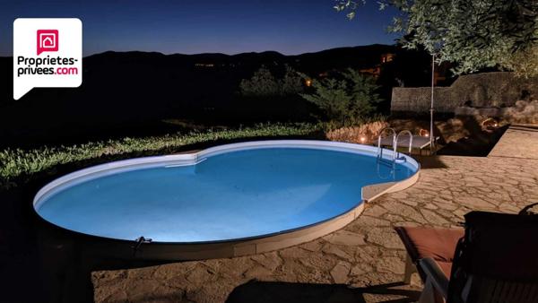 DEMEURE UNIQUE DANS VILLAGE PROVENCAL AVEC VUE EXCEPTIONNELLE