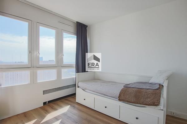 Appartement Paris 4 pièces 78.32 m2 dernier étage vue Tour Eiffel