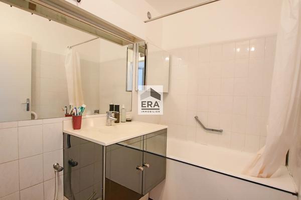 Appartement Paris 4 pièces 78.32 m2 dernier étage vue Tour Eiffel