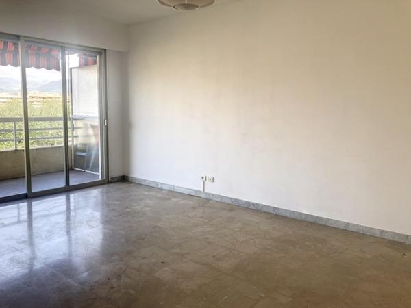 SPACIEUX STUDIO EN DERNIER ETAGE