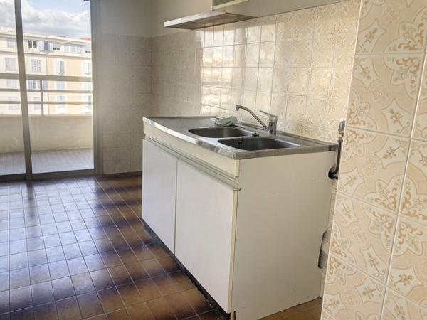 SPACIEUX STUDIO EN DERNIER ETAGE