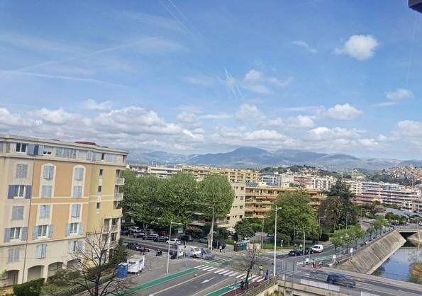 SPACIEUX STUDIO EN DERNIER ETAGE