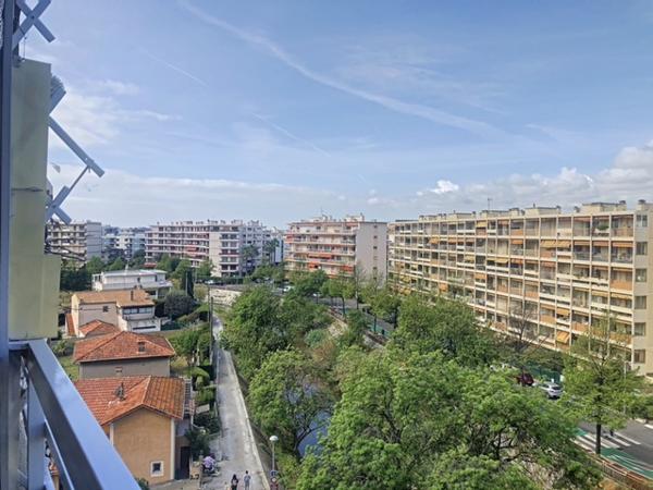SPACIEUX STUDIO EN DERNIER ETAGE
