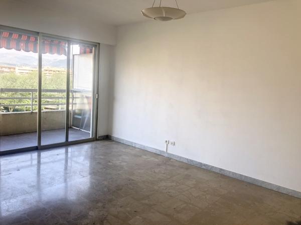 SPACIEUX STUDIO EN DERNIER ETAGE