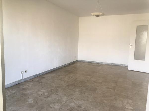 SPACIEUX STUDIO EN DERNIER ETAGE