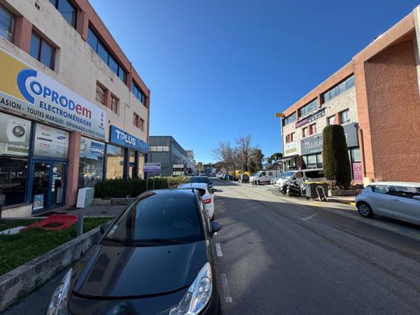 Secteur Cannes Tourrades - Bail sur Local Commercial de 370m 2 à Céder