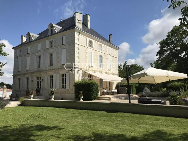 A VENDRE MAGNIFIQUE PROPRIÉTÉ CHARENTAISE ENTIÈREMENT RÉNOVÉE