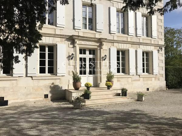 A VENDRE MAGNIFIQUE PROPRIÉTÉ CHARENTAISE ENTIÈREMENT RÉNOVÉE