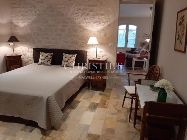 A VENDRE MAGNIFIQUE PROPRIÉTÉ CHARENTAISE ENTIÈREMENT RÉNOVÉE