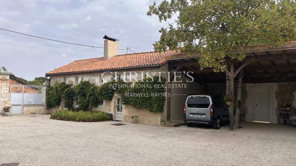 A VENDRE MAGNIFIQUE PROPRIÉTÉ CHARENTAISE ENTIÈREMENT RÉNOVÉE