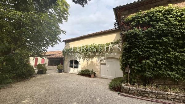 A VENDRE MAGNIFIQUE PROPRIÉTÉ CHARENTAISE ENTIÈREMENT RÉNOVÉE