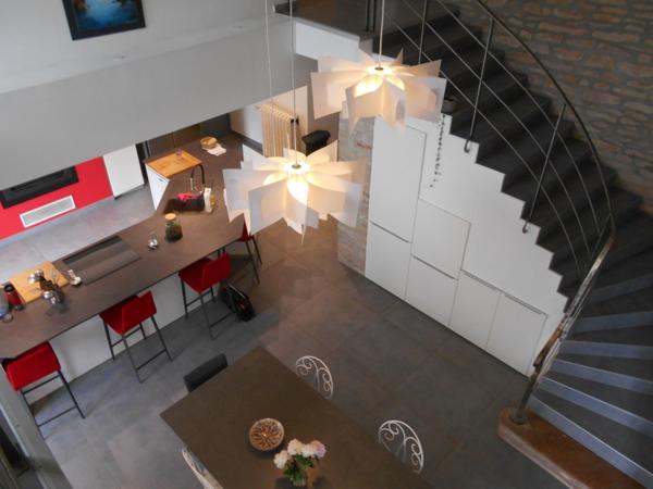 Maison de vilage toute en pierre.