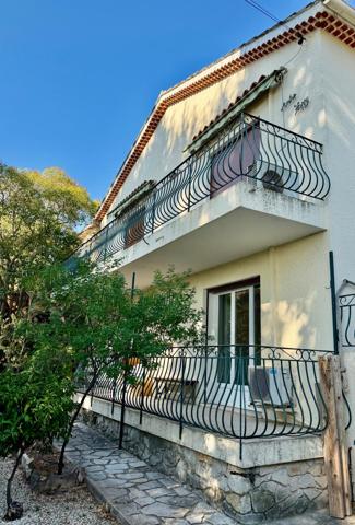 Serinette , grande maison familiale