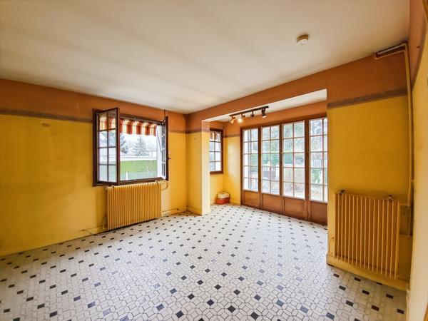 Longpont-sur-Orge (91310) Maison individuelle de 5 pièces de 122 m2 utiles avec une vie de plain pied sur terrain de 652 m2