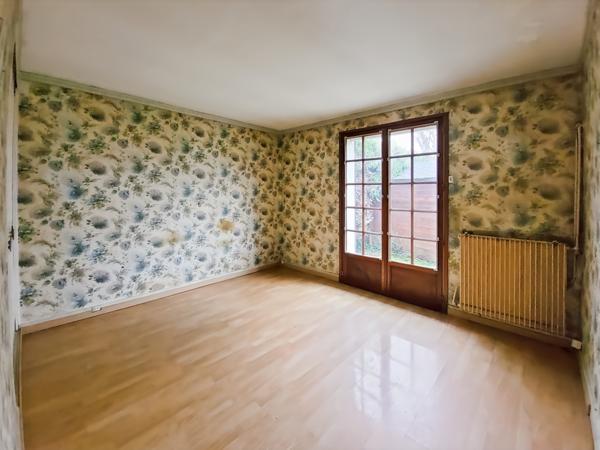 Longpont-sur-Orge (91310) Maison individuelle de 5 pièces de 122 m2 utiles avec une vie de plain pied sur terrain de 652 m2