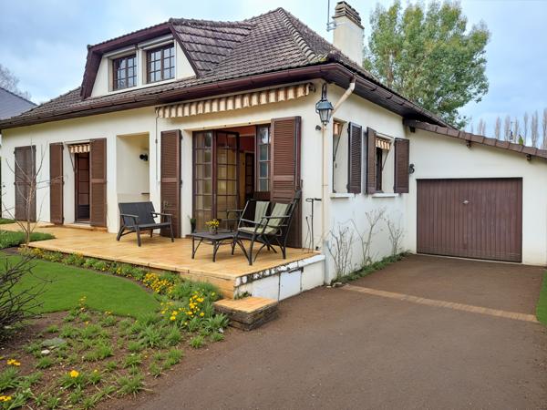 Longpont-sur-Orge (91310) Maison individuelle de 5 pièces de 122 m2 utiles avec une vie de plain pied sur terrain de 652 m2