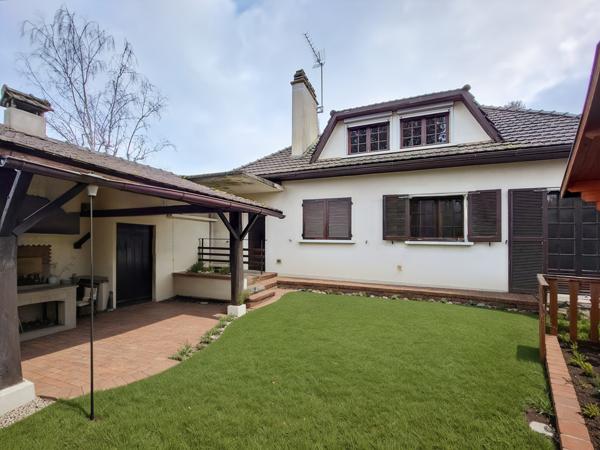 Longpont-sur-Orge (91310) Maison individuelle de 5 pièces de 122 m2 utiles avec une vie de plain pied sur terrain de 652 m2