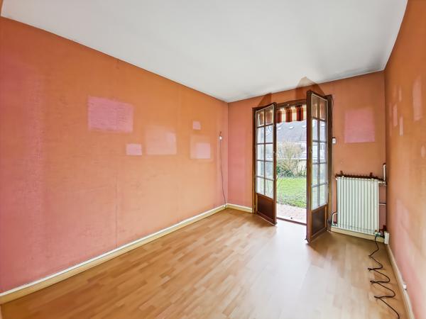 Longpont-sur-Orge (91310) Maison individuelle de 5 pièces de 122 m2 utiles avec une vie de plain pied sur terrain de 652 m2