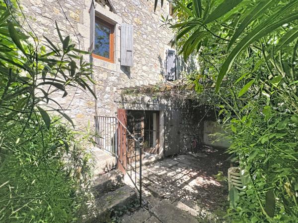 Exclusivité - Sud Ardèche - 07460 - Maison indépendante en pierres 100 m2  – 3 chambres, jardin intimiste et terrasse couverte