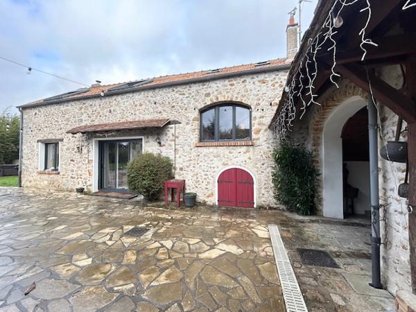 Marcoussis (91460) MARCOUSSIS - Ancien Corps de Ferme Rénové - Belles prestations - Excellent état - Garage - Jardin 800 m2