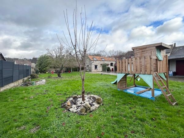 Marcoussis (91460) MARCOUSSIS - Ancien Corps de Ferme Rénové - Belles prestations - Excellent état - Garage - Jardin 800 m2