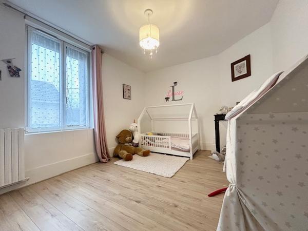 Marcoussis (91460) MARCOUSSIS - Ancien Corps de Ferme Rénové - Belles prestations - Excellent état - Garage - Jardin 800 m2