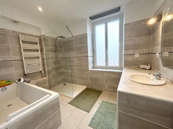 Marcoussis (91460) MARCOUSSIS - Ancien Corps de Ferme Rénové - Belles prestations - Excellent état - Garage - Jardin 800 m2