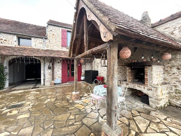 Marcoussis (91460) MARCOUSSIS - Ancien Corps de Ferme Rénové - Belles prestations - Excellent état - Garage - Jardin 800 m2