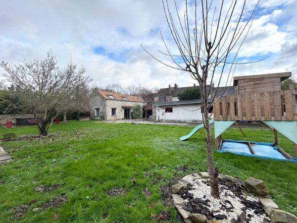 Marcoussis (91460) MARCOUSSIS - Ancien Corps de Ferme Rénové - Belles prestations - Excellent état - Garage - Jardin 800 m2