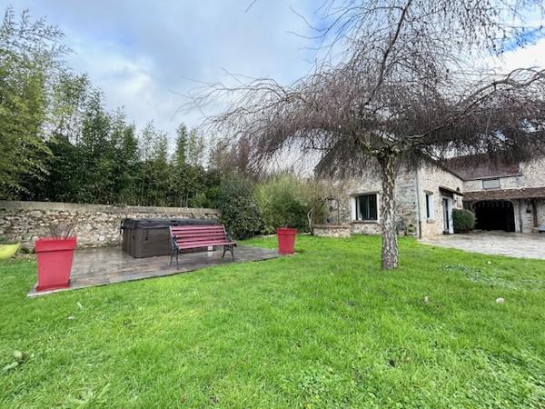 Marcoussis (91460) MARCOUSSIS - Ancien Corps de Ferme Rénové - Belles prestations - Excellent état - Garage - Jardin 800 m2