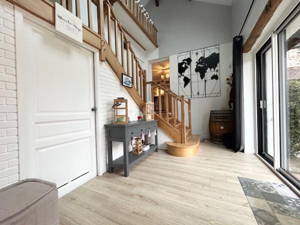 Marcoussis (91460) MARCOUSSIS - Ancien Corps de Ferme Rénové - Belles prestations - Excellent état - Garage - Jardin 800 m2