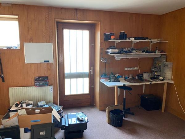 Local Professionnel et commercial à vendre à Scaër dans le Finistère (29390), ref : 29122-1428