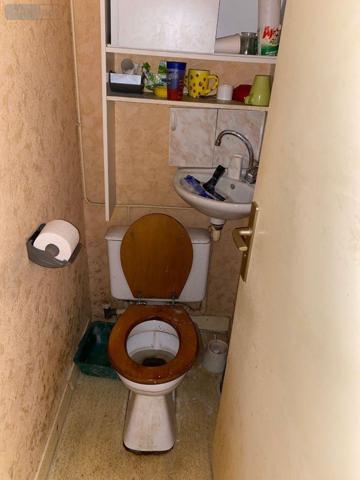 Local Professionnel et commercial à vendre à Scaër dans le Finistère (29390), ref : 29122-1428