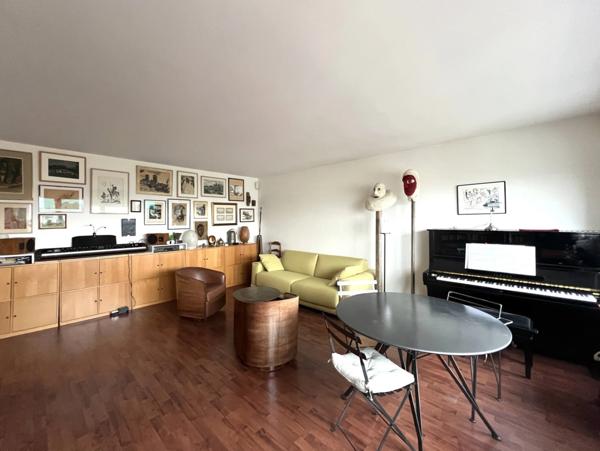 Pelleport - Télégraphe : Grand 2 pièces avec vue dégagée sans vis à vis au sein d'une résidence recherchée