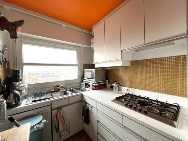 Pelleport - Télégraphe : Grand 2 pièces avec vue dégagée sans vis à vis au sein d'une résidence recherchée