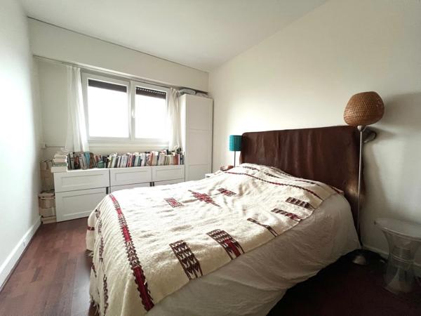 Pelleport - Télégraphe : Grand 2 pièces avec vue dégagée sans vis à vis au sein d'une résidence recherchée