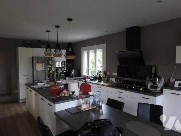 SAUBENS (31600) : villa T6, 150 m2, 4 chambres, sous-sol 150 m2, combles, dans un parc de 1500 m2