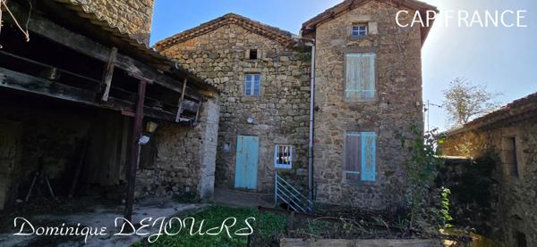 Ardéche, commune de Saint Maurice en Chalencon, maison en pierres à rénover de 120m² environ et une annexe de 40m² environ avec un four à pain.