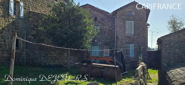 Ardéche, commune de Saint Maurice en Chalencon, maison en pierres à rénover de 120m² environ et une annexe de 40m² environ avec un four à pain.
