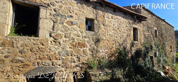 Ardéche, commune de Saint Maurice en Chalencon, maison en pierres à rénover de 120m² environ et une annexe de 40m² environ avec un four à pain.
