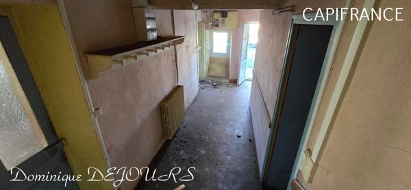 Ardéche, commune de Saint Maurice en Chalencon, maison en pierres à rénover de 120m² environ et une annexe de 40m² environ avec un four à pain.