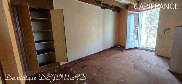 Ardéche, commune de Saint Maurice en Chalencon, maison en pierres à rénover de 120m² environ et une annexe de 40m² environ avec un four à pain.