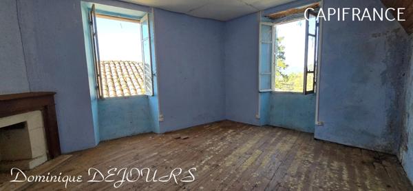 Ardéche, commune de Saint Maurice en Chalencon, maison en pierres à rénover de 120m² environ et une annexe de 40m² environ avec un four à pain.