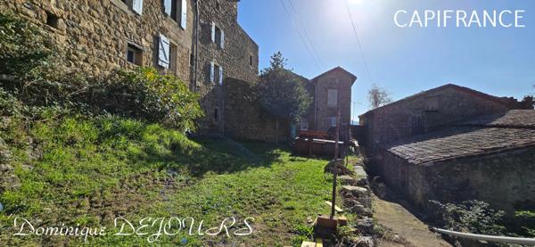Ardéche, commune de Saint Maurice en Chalencon, maison en pierres à rénover de 120m² environ et une annexe de 40m² environ avec un four à pain.
