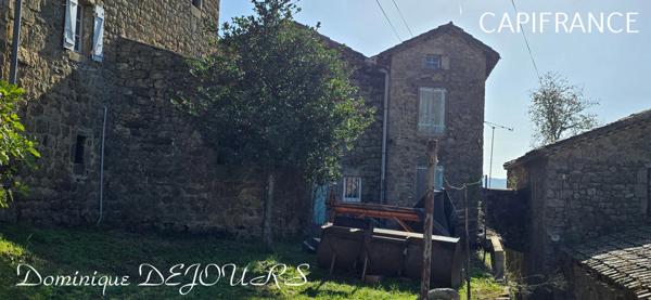Ardéche, commune de Saint Maurice en Chalencon, maison en pierres à rénover de 120m² environ et une annexe de 40m² environ avec un four à pain.