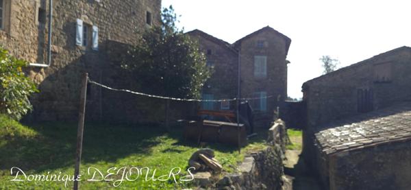 Ardéche, commune de Saint Maurice en Chalencon, maison en pierres à rénover de 120m² environ et une annexe de 40m² environ avec un four à pain.