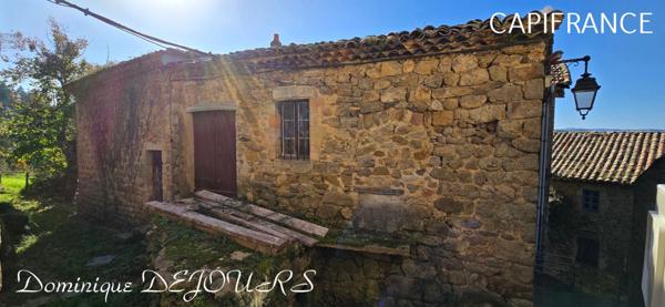 Ardéche, commune de Saint Maurice en Chalencon, maison en pierres à rénover de 120m² environ et une annexe de 40m² environ avec un four à pain.