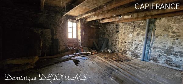 Ardéche, commune de Saint Maurice en Chalencon, maison en pierres à rénover de 120m² environ et une annexe de 40m² environ avec un four à pain.
