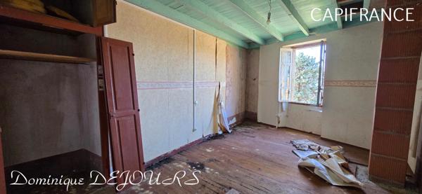 Ardéche, commune de Saint Maurice en Chalencon, maison en pierres à rénover de 120m² environ et une annexe de 40m² environ avec un four à pain.