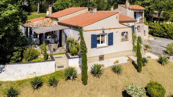 Superbe villa 153m² avec véranda, terrasses et jar - REF. VM463